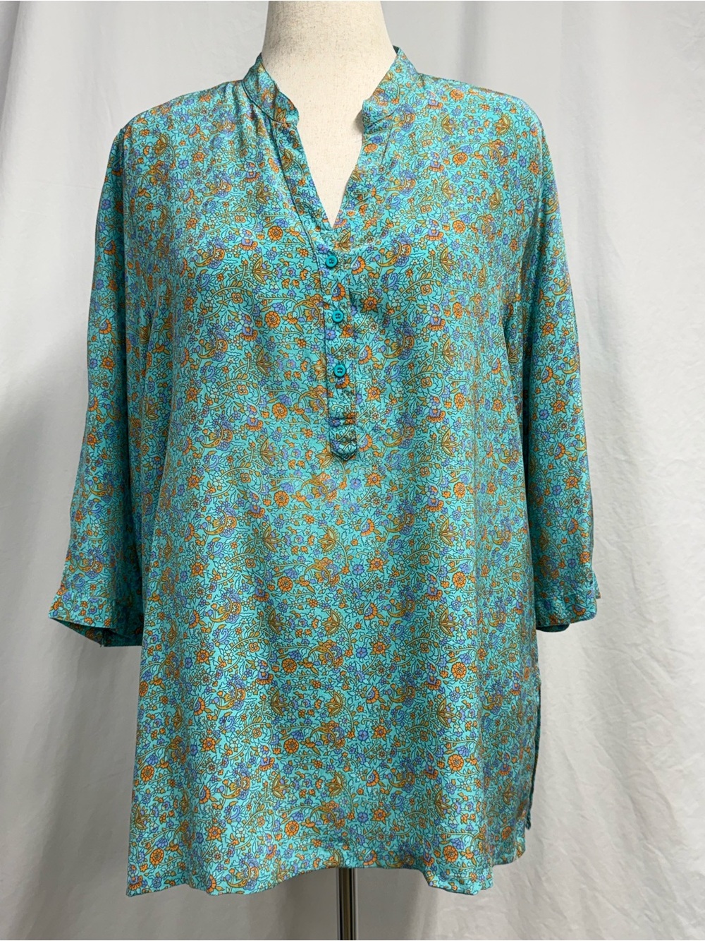 Women’s Turquoise 100% Silk Floral Vine Half-Placket, Button-Front Tunic Top